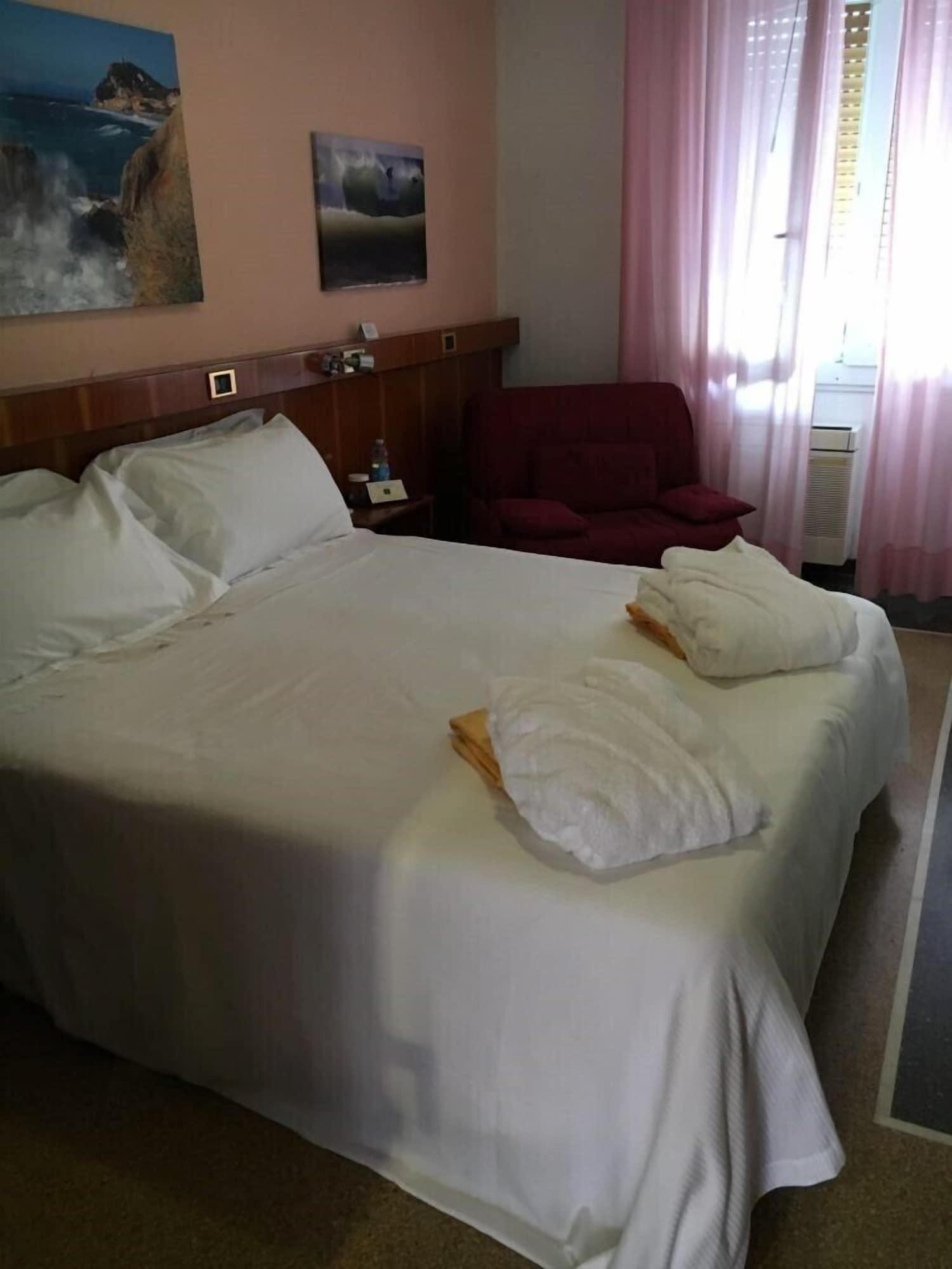 Hotel Internazionale Финале Лигуре Екстериор снимка
