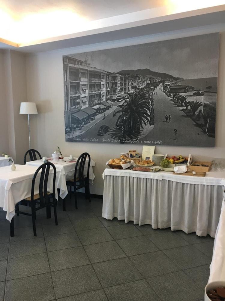 Hotel Internazionale Финале Лигуре Екстериор снимка