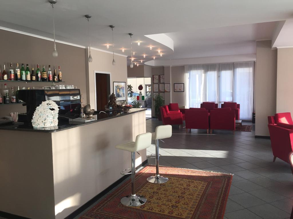 Hotel Internazionale Финале Лигуре Екстериор снимка
